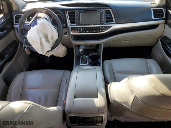 2018 Toyota Highlander SE with VIN 5TDJZRFH1JS551192, listed as a Copart auction lot 46775435 with 224,326 mi miles and Salvage Title. Bid and sale history available at carsss.com. Image 8.