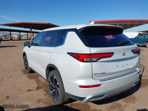 2024 Mitsubishi Outlander SE with VIN JA4J4VA86RZ081910, listed as a IAAI auction lot 41846277 with 3,420 mi miles. Bid and sale history available at carsss.com. Image 3.