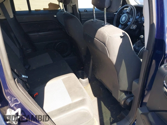 2014 Jeep Patriot Altitude z VIN 1C4NJPBA0ED585356, wystawiony jako IAAI lot #41601154 z przebiegiem 169 333 mil mil oraz . Historia ofert i sprzedaży dostępna na DreamBid. Obrazek 8.