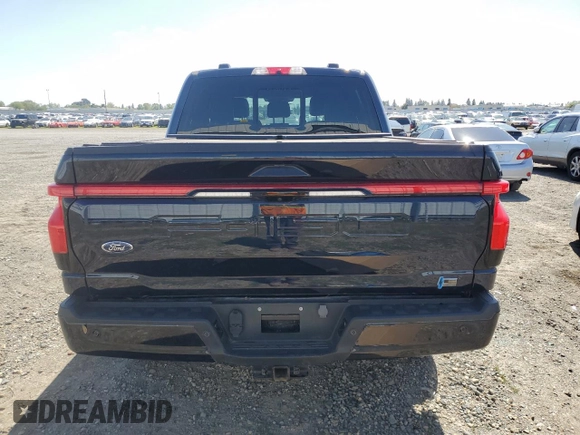 2023 Ford F-150 Lightning Pro z VIN 1FT6W1EV0PWG28960, wystawiony jako Copart lot #51858855 z przebiegiem Nie podano mil oraz Nie do naprawy • Non repairable. Historia ofert i sprzedaży dostępna na DreamBid. Obrazek 6.