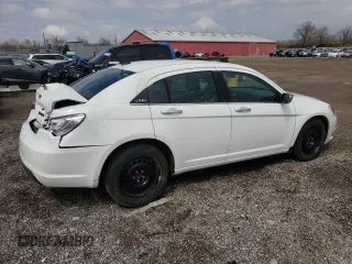 2014 Chrysler 200 Limited z VIN 1C3CCBCG2EN194361, wystawiony jako Copart lot #52613075 z przebiegiem 177 651 mil mil oraz Szkoda całkowita • Salvage title. Historia ofert i sprzedaży dostępna na DreamBid. Obrazek 3.
