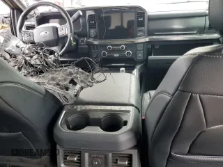 2023 Ford F-250 XL z VIN 1FT8W2BT2PED35956, wystawiony jako Copart lot #62242105 z przebiegiem Nie podano mil oraz Nie do naprawy • Non repairable. Historia ofert i sprzedaży dostępna na DreamBid. Obrazek 8.
