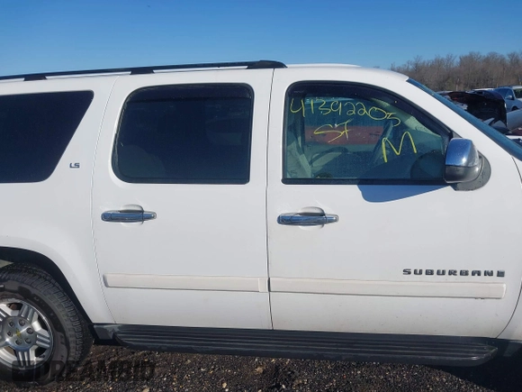 2007 Chevrolet Suburban LTZ with VIN 3GNFK16347G200999, listed as a IAAI auction lot 41392205 with 115,656 mi miles. Bid and sale history available at carsss.com. Image 13.