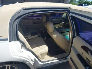 2006 Lincoln Town Car Ultimate L z VIN 1LNHM85W06Y606567, wystawiony jako IAAI lot #42085471 z przebiegiem 262 737 mil mil oraz . Historia ofert i sprzedaży dostępna na DreamBid. Obrazek 8.