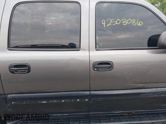 2002 Chevrolet Suburban LT with VIN 3GNEC16Z22G132756, listed as a IAAI auction lot 42503086 with Not provided miles and . Bid and sale history available at DreamBid. Image 13.