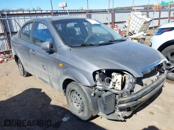 2007 Chevrolet Aveo LS z VIN KL1TD566X7B087387, wystawiony jako IAAI lot #41673057 z przebiegiem 160 577 mil mil oraz . Historia ofert i sprzedaży dostępna na DreamBid. Obrazek 1.