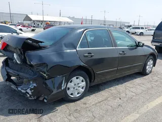 2004 Honda Accord LX z VIN 1HGCM563X4A166141, wystawiony jako IAAI lot #42406208 z przebiegiem 243 994 mil mil oraz . Historia ofert i sprzedaży dostępna na DreamBid. Obrazek 4.