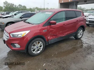 2017 Ford Escape SE z VIN 1FMCU9GD3HUB39165, wystawiony jako Copart lot #57597665 z przebiegiem 77 235 mil mil oraz Szkoda całkowita • Salvage title. Historia ofert i sprzedaży dostępna na DreamBid. Obrazek 1.