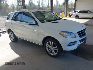 2012 Mercedes-Benz M with VIN 4JGDA5HB1CA013738, listed as a IAAI auction lot 42024949 with 81,124 mi miles. Bid and sale history available at carsss.com. Image 1.