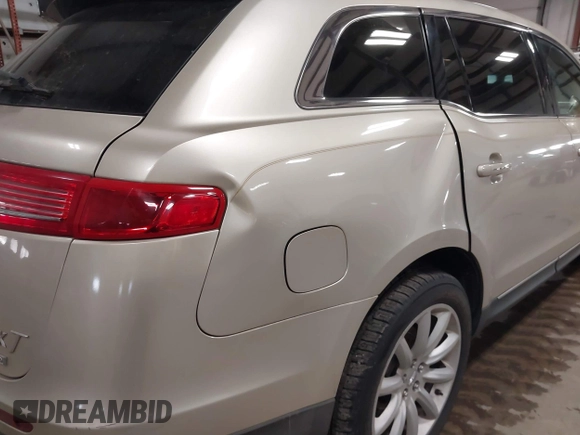 2010 Lincoln MKT with VIN 2LMHJ5AR0ABJ20455, listed as a IAAI auction lot 41460072 with 298,026 mi miles. Bid and sale history available at carsss.com. Image 6.