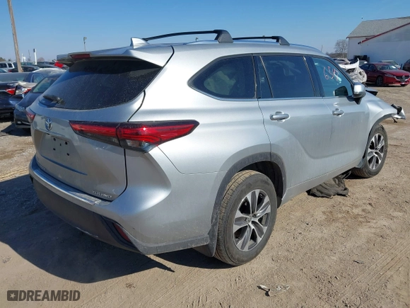 2020 Toyota Highlander XLE with VIN 5TDHZRBH4LS003176, listed as a IAAI auction lot 41696547 with 63,706 mi miles. Bid and sale history available at carsss.com. Image 4.