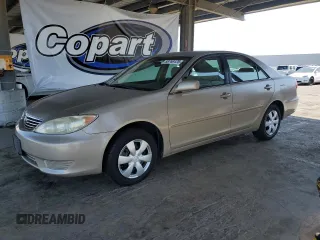 2005 Toyota Camry STD z VIN 4T1BE32K25U074803, wystawiony jako Copart lot #58769125 z przebiegiem 125 359 mil mil oraz Szkoda całkowita • Salvage title. Historia ofert i sprzedaży dostępna na DreamBid. Obrazek 1.