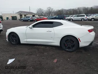2017 Chevrolet Camaro 1LT z VIN 1G1FB1RS1H0177370, wystawiony jako IAAI lot #41849559 z przebiegiem Nie podano mil oraz . Historia ofert i sprzedaży dostępna na DreamBid. Obrazek 13.