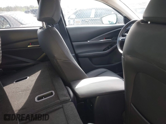 2025 Mazda CX-30 S Select Sport z VIN 3MVDMBBM8SM758071, wystawiony jako IAAI lot #42007849 z przebiegiem 8 678 mil mil oraz . Historia ofert i sprzedaży dostępna na DreamBid. Obrazek 8.