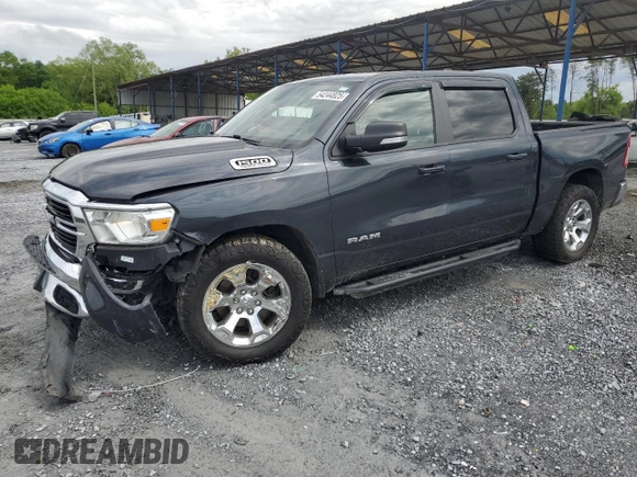 2021 Ram 1500 Big Horn z VIN 1C6SRFFT5MN695160, wystawiony jako Copart lot #54244825 z przebiegiem 118 241 mil mil oraz Szkoda całkowita • Salvage title. Historia ofert i sprzedaży dostępna na DreamBid. Obrazek 1.