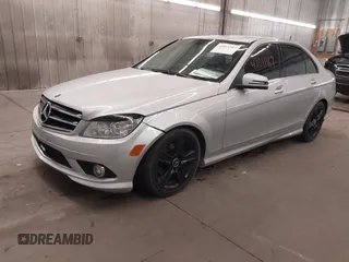 2010 Mercedes-Benz C 300 Sport z VIN WDDGF8BB2AR128205, wystawiony jako IAAI lot #42011167 z przebiegiem 117 045 mil mil oraz . Historia ofert i sprzedaży dostępna na DreamBid. Obrazek 2.