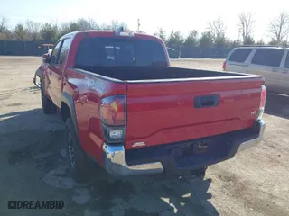 2020 Toyota Tacoma 4WD SR5 with VIN 3TMCZ5AN5LM347979, listed as a IAAI auction lot 41780490 with 58,886 mi miles. Bid and sale history available at carsss.com. Image 3.