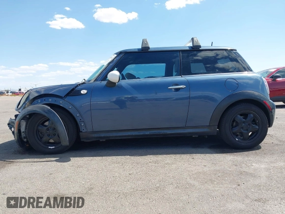 2010 MINI Hardtop with VIN WMWMF3C52ATZ25692, listed as a IAAI auction lot 42228774 with 137,827 mi miles and . Bid and sale history available at DreamBid. Image 15.