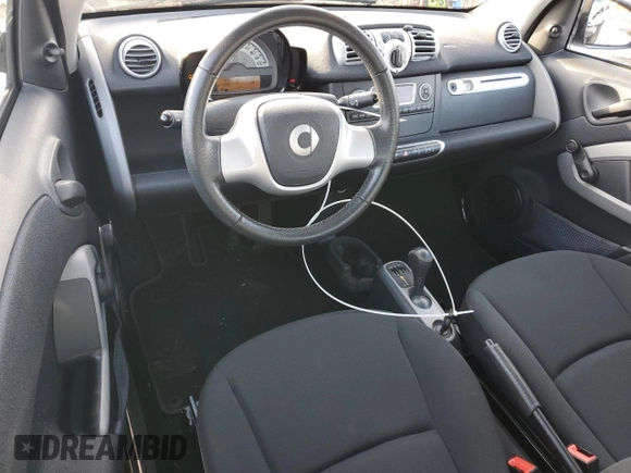 2015 Smart fortwo Passion z VIN WMEEJ3BA8FK797266, wystawiony jako Copart lot #44854795 z przebiegiem 18 581 mil mil oraz Czysty tytuł • Clean title. Historia ofert i sprzedaży dostępna na DreamBid. Obrazek 8.