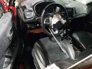 2020 Jeep Compass Limited z VIN 3C4NJDCB4LT131852, wystawiony jako Copart lot #56415665 z przebiegiem Nie podano mil oraz Szkoda całkowita • Salvage title. Historia ofert i sprzedaży dostępna na DreamBid. Obrazek 8.