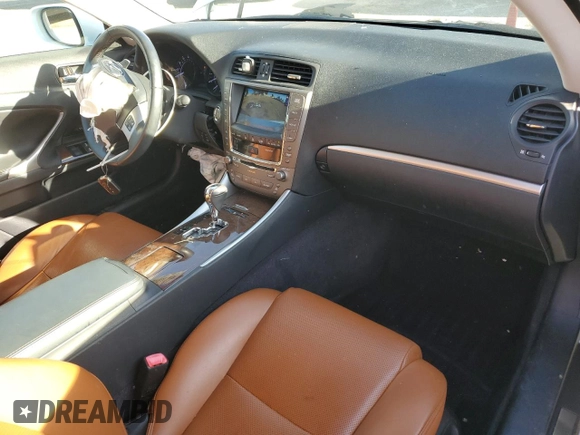 2011 Lexus IS 350 C z VIN JTHFE2C24B2506909, wystawiony jako Copart lot #45219735 z przebiegiem 116 426 mil mil oraz Szkoda całkowita • Salvage title. Historia ofert i sprzedaży dostępna na DreamBid. Obrazek 8.