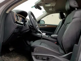 2024 Volkswagen Atlas SE z VIN 1V2DR2CA1RC527966, wystawiony jako Copart lot #55614245 z przebiegiem 38 734 mil mil oraz Szkoda całkowita • Salvage title. Historia ofert i sprzedaży dostępna na DreamBid. Obrazek 7.