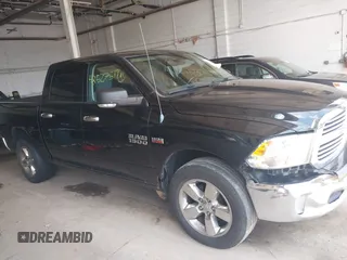 2013 Ram 1500 Outdoorsman z VIN 1C6RR7LT1DS525338, wystawiony jako IAAI lot #42527519 z przebiegiem 202 121 mil mil oraz . Historia ofert i sprzedaży dostępna na DreamBid. Obrazek 1.