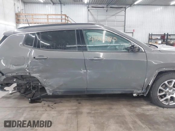 2024 Jeep Compass Latitude Lux с VIN 3C4NJDFN1RT601432, выставлен на аукционе IAAI как лот 41586810 с пробегом 17 406 миль миль и . История ставок и продаж доступна на DreamBid. Изображение 14.