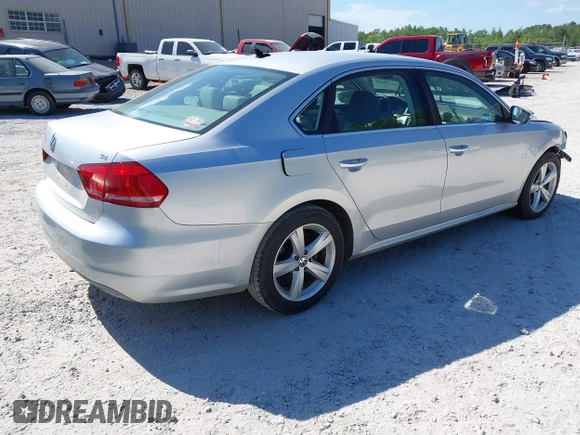 2012 Volkswagen Passat SE z VIN 1VWBP7A36CC070205, wystawiony jako IAAI lot #42123358 z przebiegiem 154 494 mil mil oraz . Historia ofert i sprzedaży dostępna na DreamBid. Obrazek 4.