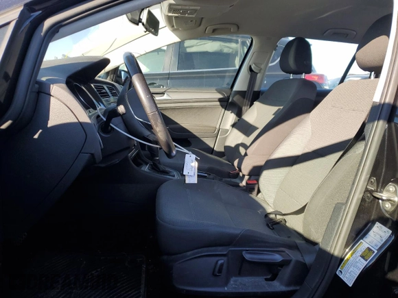 2018 Volkswagen Golf S z VIN 3VW117AU1JM753284, wystawiony jako Copart lot #81048463 z przebiegiem 103 464 mil mil oraz . Historia ofert i sprzedaży dostępna na DreamBid. Obrazek 7.