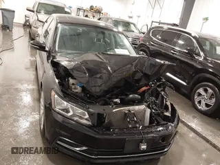 2019 Volkswagen Passat Wolfsburg Edition z VIN 1VWLA7A36KC004077, wystawiony jako IAAI lot #42164379 z przebiegiem 50 498 mil mil oraz . Historia ofert i sprzedaży dostępna na DreamBid. Obrazek 13.