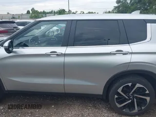 2024 Mitsubishi Outlander SE z VIN JA4J3VA83RZ068485, wystawiony jako IAAI lot #42483073 z przebiegiem 28 120 mil mil oraz . Historia ofert i sprzedaży dostępna na DreamBid. Obrazek 15.