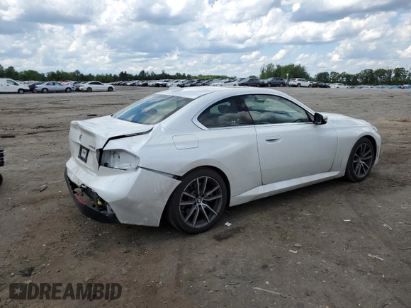 2022 BMW 2 Series 230i z VIN 3MW23CM08N8C50009, wystawiony jako Copart lot #55574415 z przebiegiem 65 654 mil mil oraz Szkoda całkowita • Salvage title. Historia ofert i sprzedaży dostępna na DreamBid. Obrazek 3.