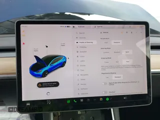 2018 Tesla Model 3 Long Range Battery z VIN 5YJ3E1EA3JF043451, wystawiony jako IAAI lot #41529214 z przebiegiem 65 375 mil mil oraz . Historia ofert i sprzedaży dostępna na DreamBid. Obrazek 19.