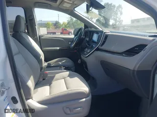 2019 Toyota Sienna XLE with VIN 5TDDZ3DC1KS224861, listed as a IAAI auction lot 42093799 with 68,651 mi miles. Bid and sale history available at carsss.com. Image 5.