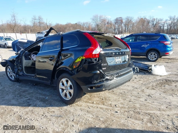 2013 Volvo XC60 3.2L with VIN YV4952DL4D2367869, listed as a IAAI auction lot 40990083 with 1 mi miles. Bid and sale history available at carsss.com. Image 20.