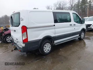 2017 Ford Transit z VIN 1FTYR1YM4HKB00043, wystawiony jako IAAI lot #41849561 z przebiegiem 105 364 mil mil oraz . Historia ofert i sprzedaży dostępna na DreamBid. Obrazek 4.