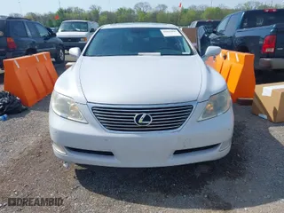 2008 Lexus LS 460 with VIN JTHBL46F285070311, listed as a IAAI auction lot 42035847 with 220,321 mi miles. Bid and sale history available at carsss.com. Image 6.