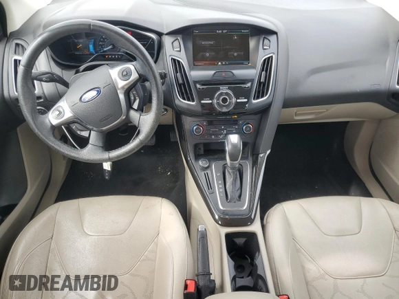 2015 Ford Focus Electric z VIN 1FADP3R46FL288088, wystawiony jako Copart lot #51020475 z przebiegiem 64 928 mil mil oraz Czysty tytuł • Clean title. Historia ofert i sprzedaży dostępna na DreamBid. Obrazek 8.