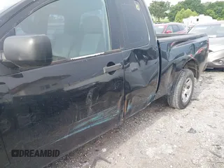 2007 Nissan Titan LE z VIN 1N6BA06A07N245025, wystawiony jako IAAI lot #42469264 z przebiegiem 324 485 mil mil oraz . Historia ofert i sprzedaży dostępna na DreamBid. Obrazek 6.
