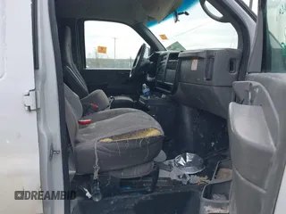 2007 Chevrolet Express Cargo Van with VIN 1GCGG25VX71142791, listed as a IAAI auction lot 41499942 with 235,223 mi miles. Bid and sale history available at carsss.com. Image 5.
