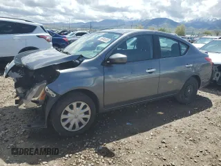 2016 Nissan Versa S z VIN 3N1CN7AP0GL839522, wystawiony jako Copart lot #55046535 z przebiegiem 149 689 mil mil oraz Szkoda całkowita • Salvage title. Historia ofert i sprzedaży dostępna na DreamBid. Obrazek 1.