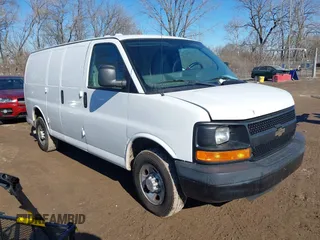 2008 Chevrolet City Express Cargo z VIN 1GBGG25C581168011, wystawiony jako IAAI lot #41455539 z przebiegiem 133 067 mil mil oraz . Historia ofert i sprzedaży dostępna na DreamBid. Obrazek 1.