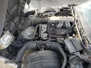 1990 Chevrolet Corvette z VIN 1G1YY2382L5120018, wystawiony jako Copart lot #46445825 z przebiegiem Nie podano mil oraz Czysty tytuł • Clean title. Historia ofert i sprzedaży dostępna na DreamBid. Obrazek 11.