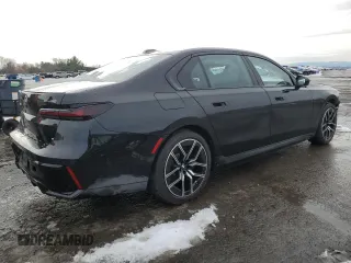 2024 BMW i7 xDrive60 z VIN WBY53EJ03RCP66405, wystawiony jako Copart lot #86143024 z przebiegiem 8304 mil mil oraz Szkody całkowita. Historia ofert i sprzedaży dostępna na DreamBid. Obrazek 3.