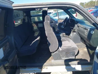2000 Chevrolet Silverado 1500 LS with VIN 2GCEK19V6Y1309699, listed as a IAAI auction lot 41870085 with 218,628 mi miles. Bid and sale history available at carsss.com. Image 8.