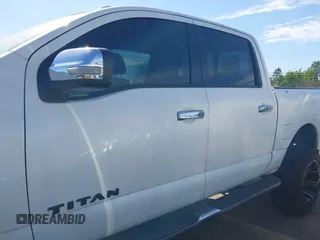 2017 Nissan Titan SL z VIN 1N6AA1E51HN503222, wystawiony jako IAAI lot #41908062 z przebiegiem 121 334 mil mil oraz . Historia ofert i sprzedaży dostępna na DreamBid. Obrazek 14.