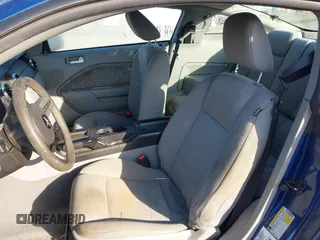 2008 Ford Mustang Deluxe z VIN 1ZVHT80N085129002, wystawiony jako IAAI lot #41796077 z przebiegiem 148 589 mil mil oraz . Historia ofert i sprzedaży dostępna na DreamBid. Obrazek 5.