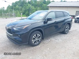 2022 Toyota Highlander XLE z VIN 5TDGZRBH3NS587245, wystawiony jako IAAI lot #42146453 z przebiegiem 74 909 mil mil oraz . Historia ofert i sprzedaży dostępna na DreamBid. Obrazek 17.