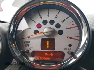2011 MINI Convertible S с VIN WMWZP3C5XBTX84469, выставлен на аукционе IAAI как лот 41738707 с пробегом 77 464 миль миль и . История ставок и продаж доступна на DreamBid. Изображение 7.